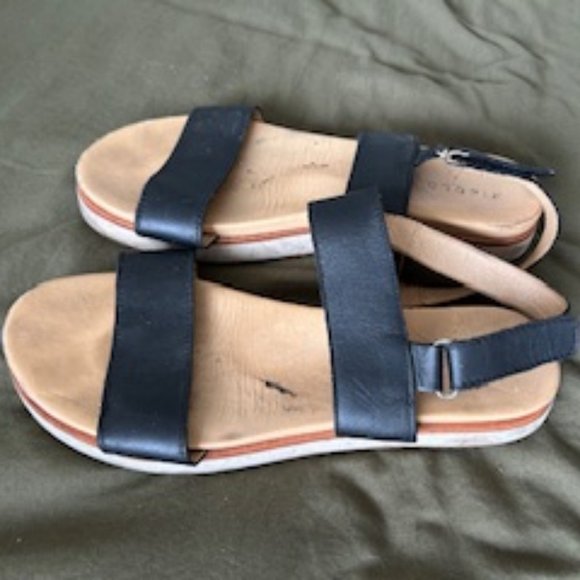 Nisolo Sandals - Picture 1 of 1